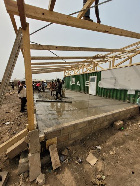 Togo Beton wird glattgezogen 112.jpg